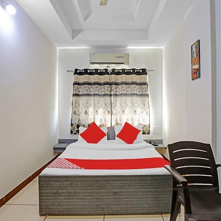 OYO 2798 Hotel Velvet Rajkot Eksteriør bilde