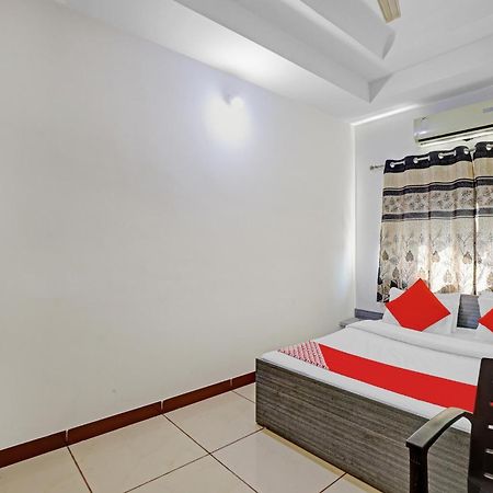 OYO 2798 Hotel Velvet Rajkot Eksteriør bilde