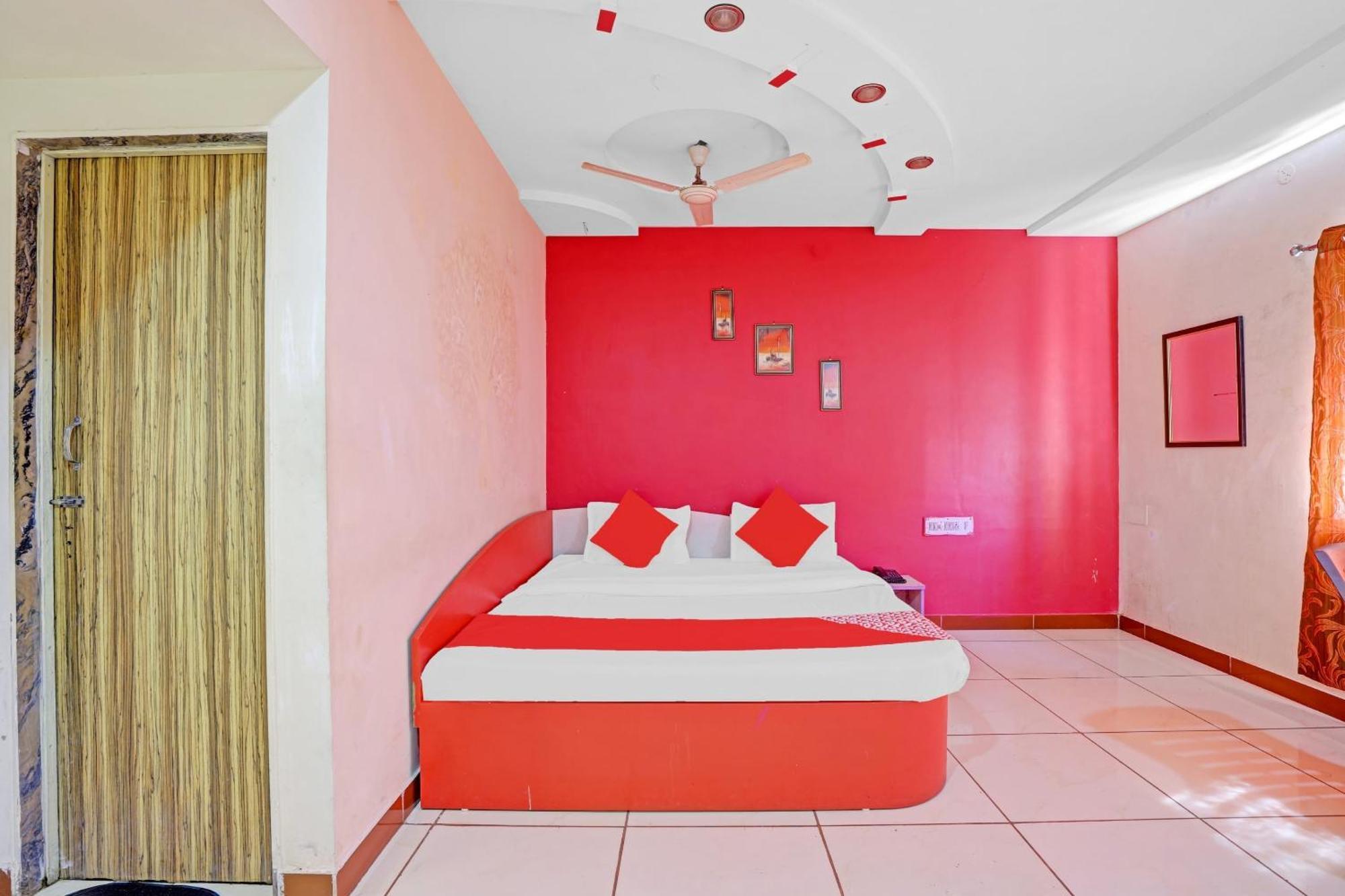 OYO 2798 Hotel Velvet Rajkot Eksteriør bilde