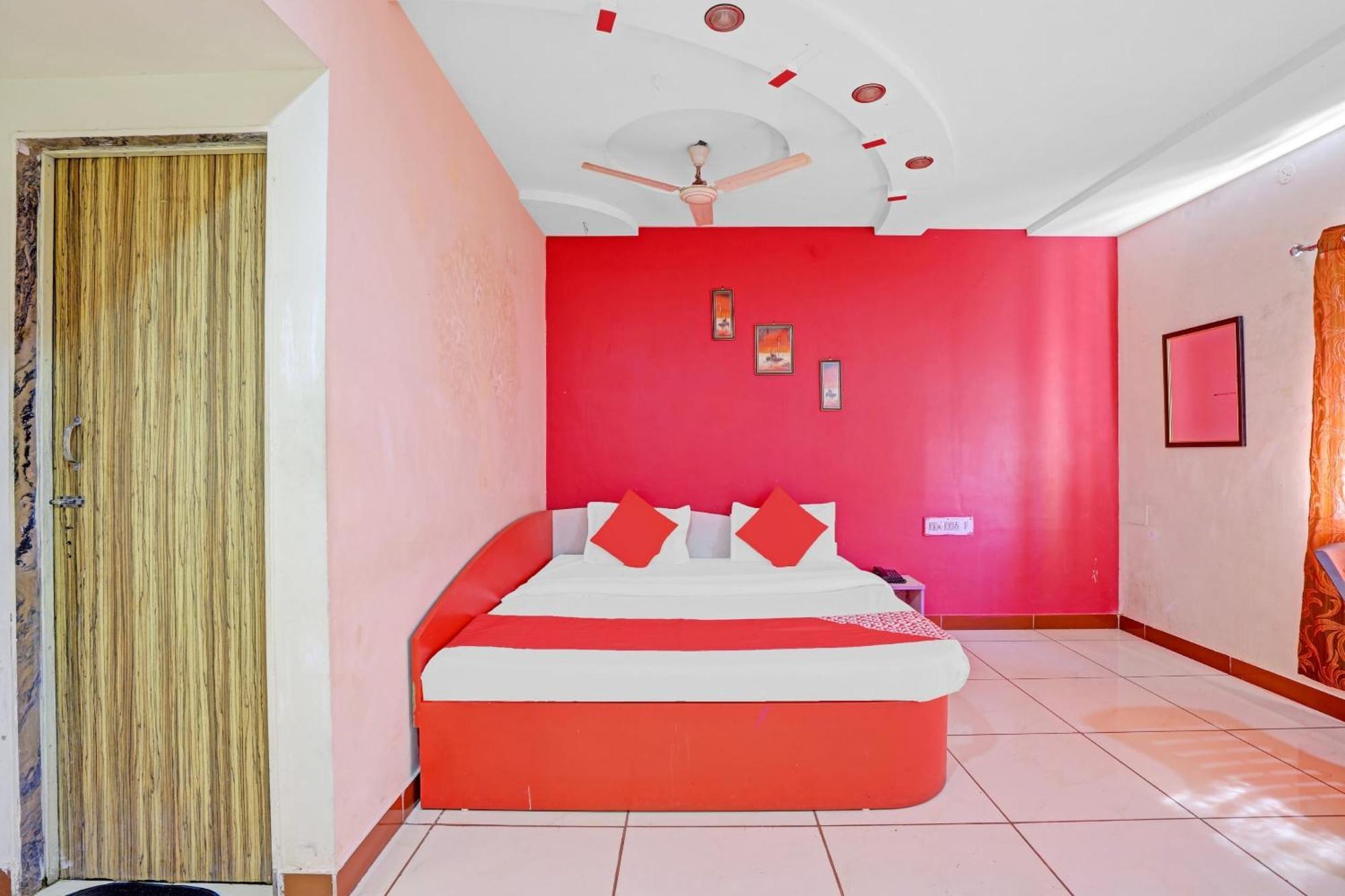 OYO 2798 Hotel Velvet Rajkot Eksteriør bilde