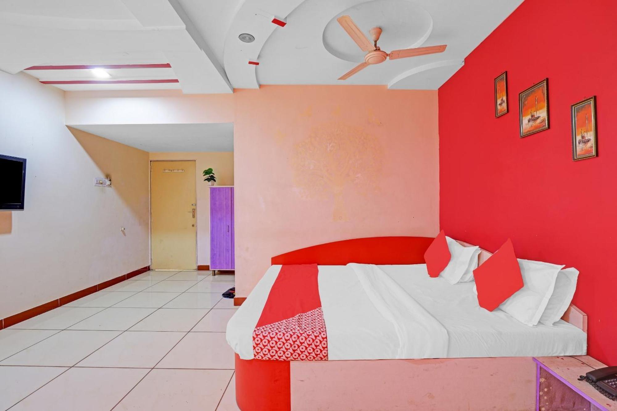 OYO 2798 Hotel Velvet Rajkot Eksteriør bilde