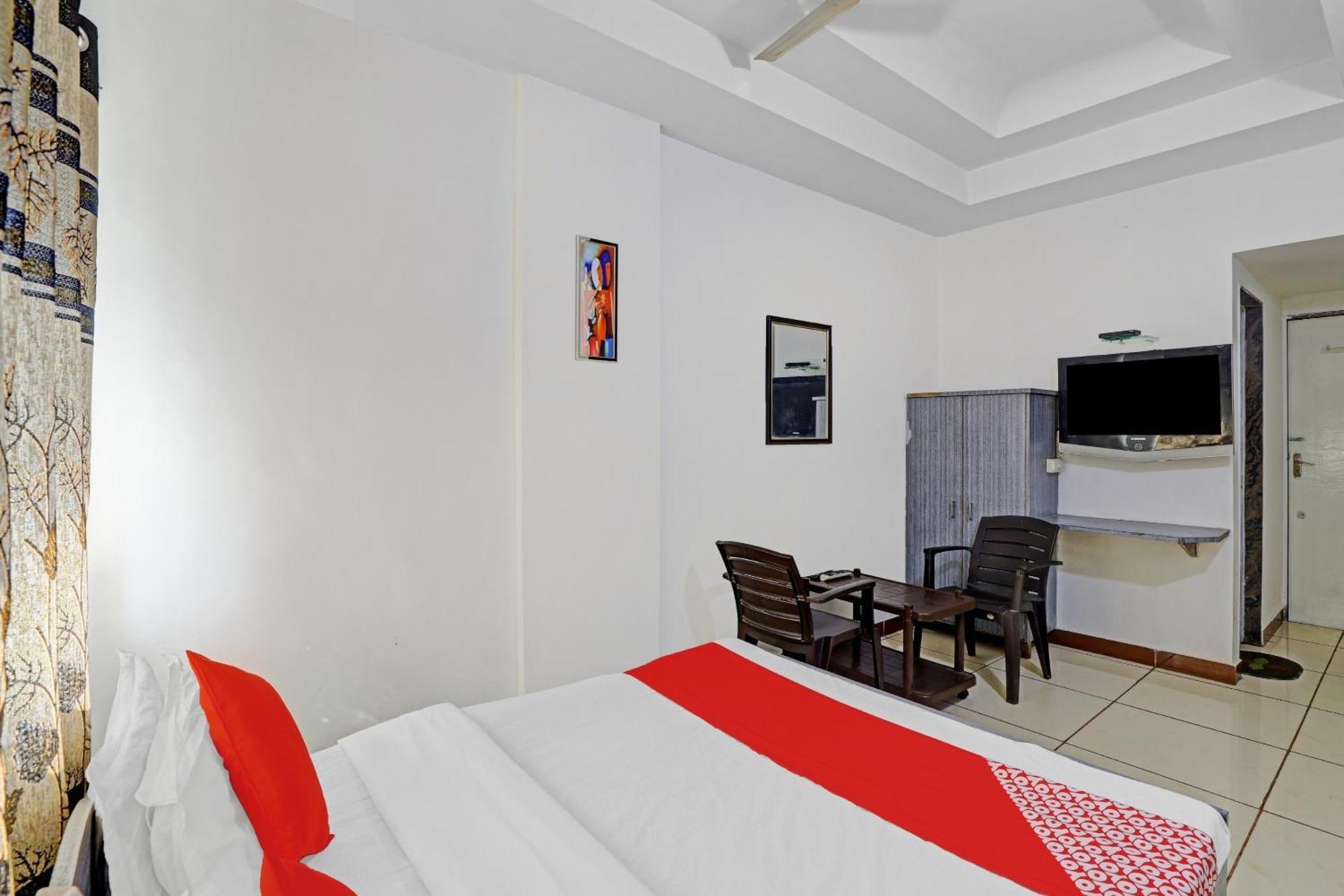 OYO 2798 Hotel Velvet Rajkot Eksteriør bilde