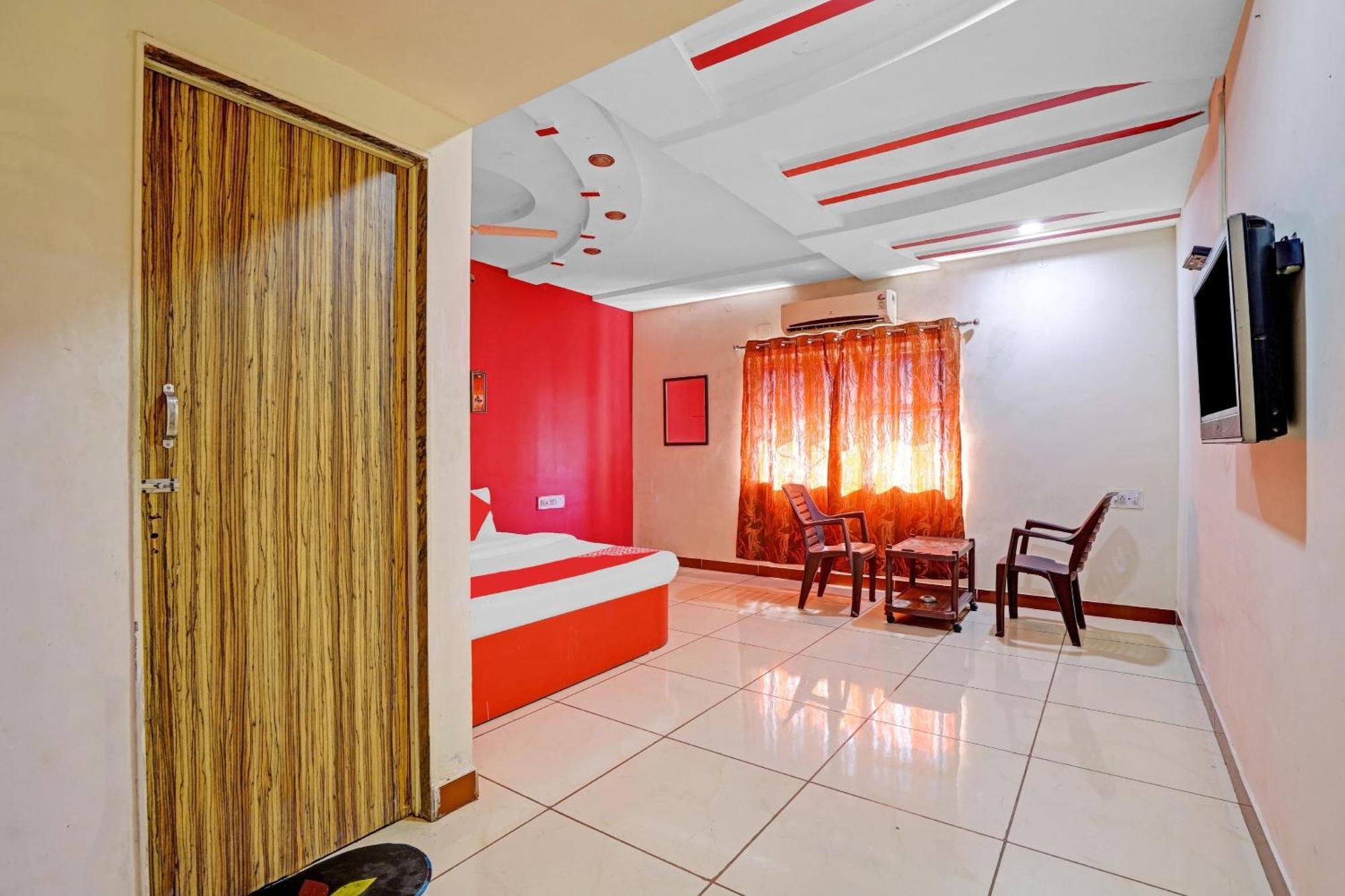 OYO 2798 Hotel Velvet Rajkot Eksteriør bilde
