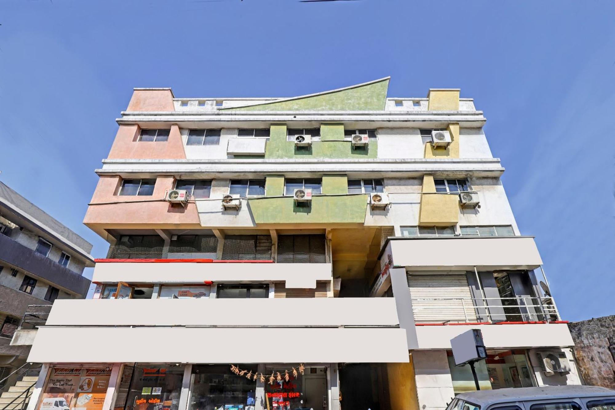 OYO 2798 Hotel Velvet Rajkot Eksteriør bilde