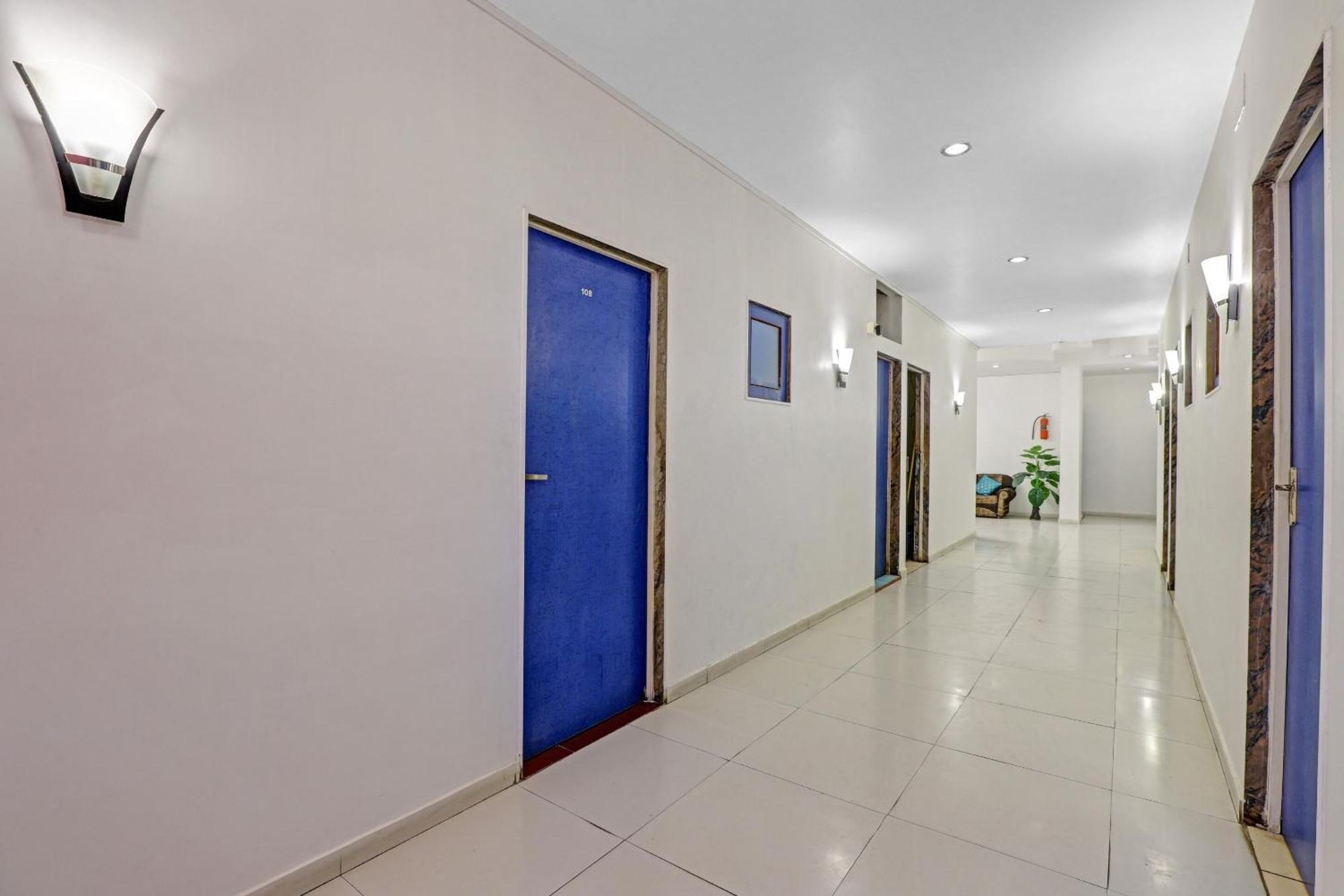 OYO 2798 Hotel Velvet Rajkot Eksteriør bilde