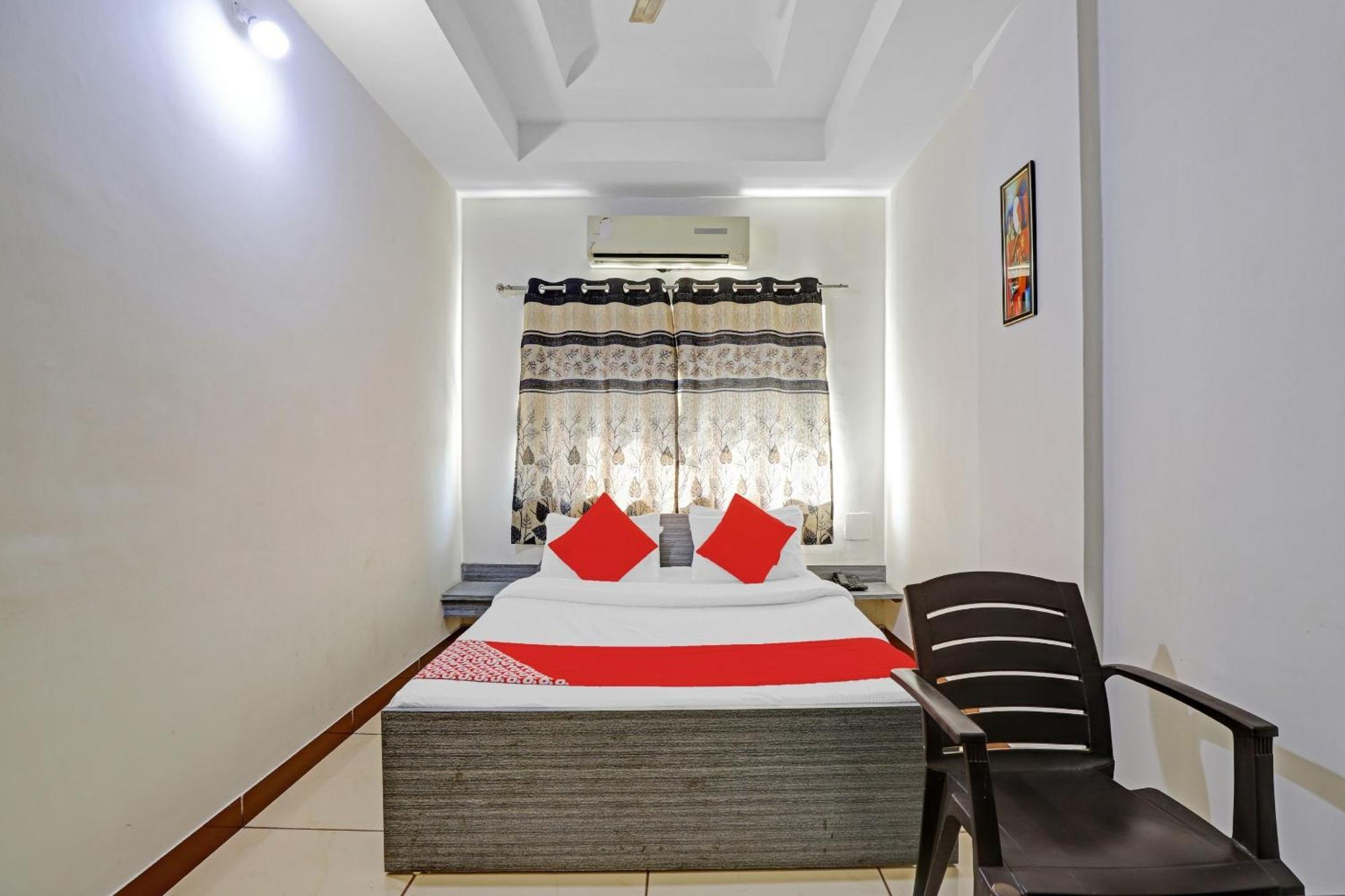OYO 2798 Hotel Velvet Rajkot Eksteriør bilde