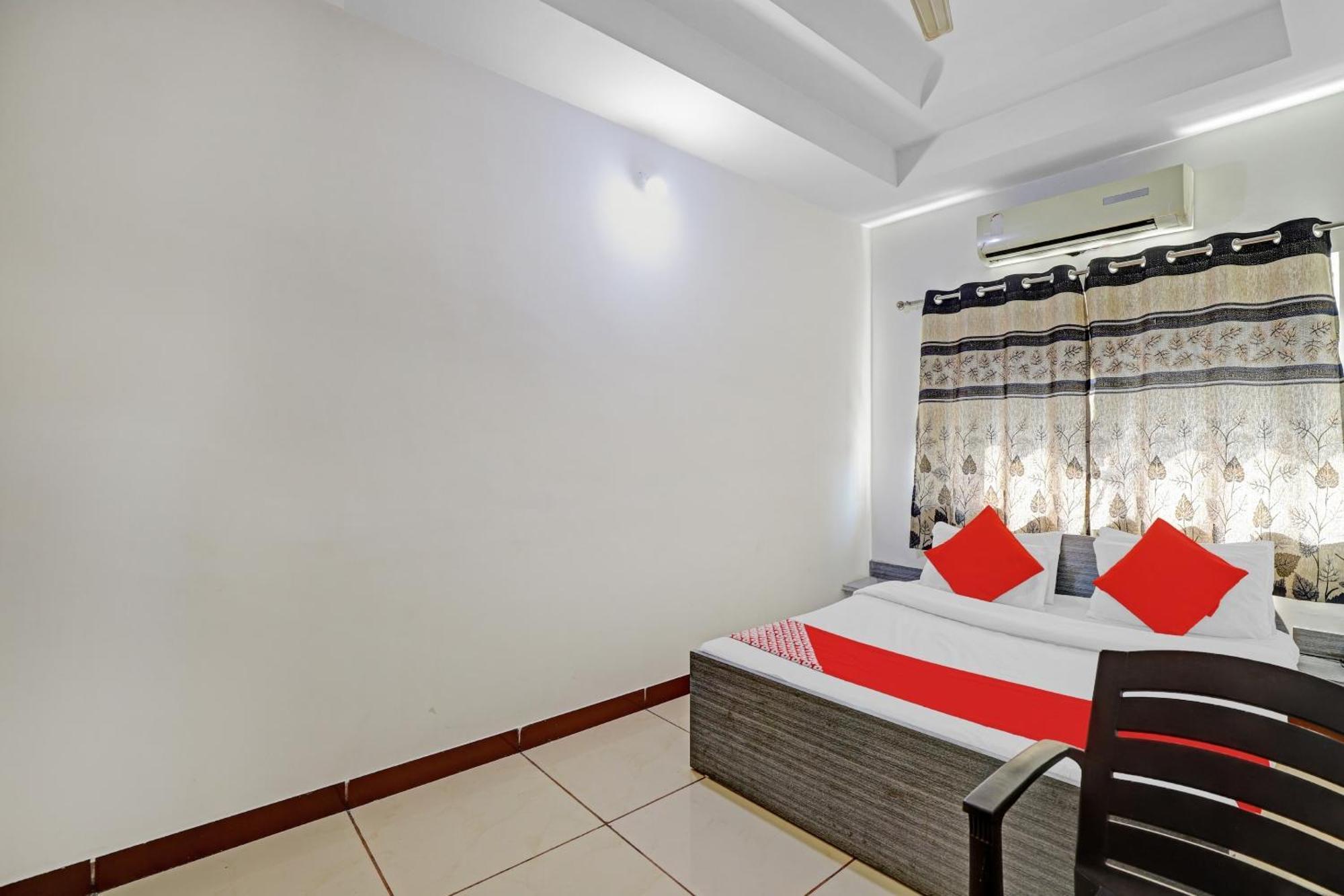 OYO 2798 Hotel Velvet Rajkot Eksteriør bilde